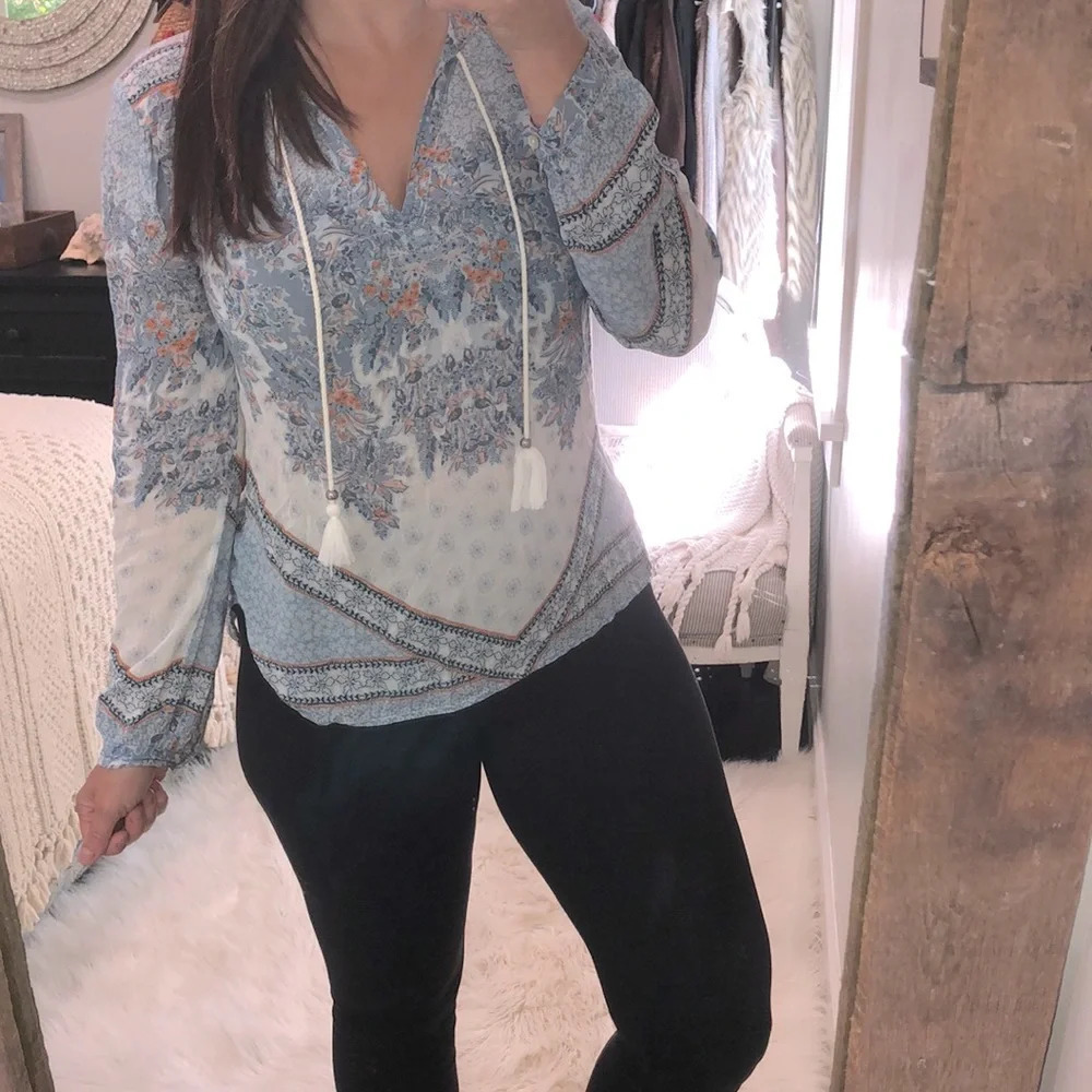 Blue floral xsmall top with tassels - Picture 2 of 7